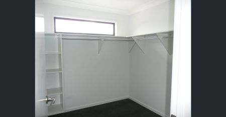 IMMACULATE & SPACIOUS PROPERTY WITH LOW MAINTENANCE YARD - Photo 2