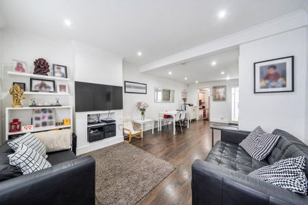 3 bedroom end of terrace house to rent - Photo 3