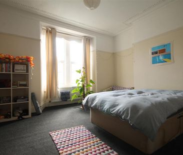 4 bedroom terraced house to rent - Photo 2