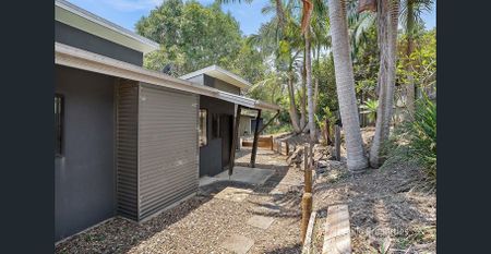 INVITING COASTAL HOME | KOALA BEACH - Photo 5