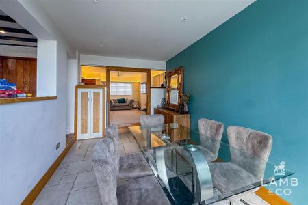 3 bedroom detached house to rent - Photo 2