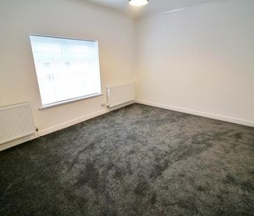2 bedroom end of terrace house to rent - Photo 2