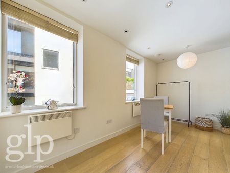 Studio, Marshall Street, Soho, W1F - Photo 2