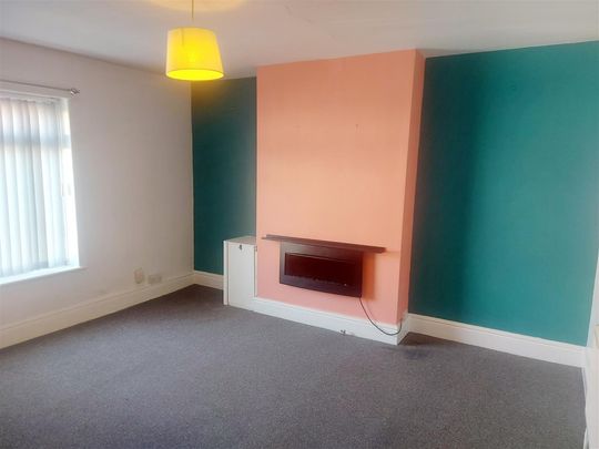 3 bedroom Maisonette to rent - Photo 1