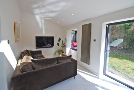 3 bedroom semi-detached house to rent - Photo 4