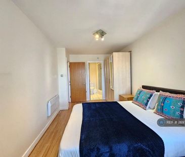2 bedroom flat to rent - Photo 6