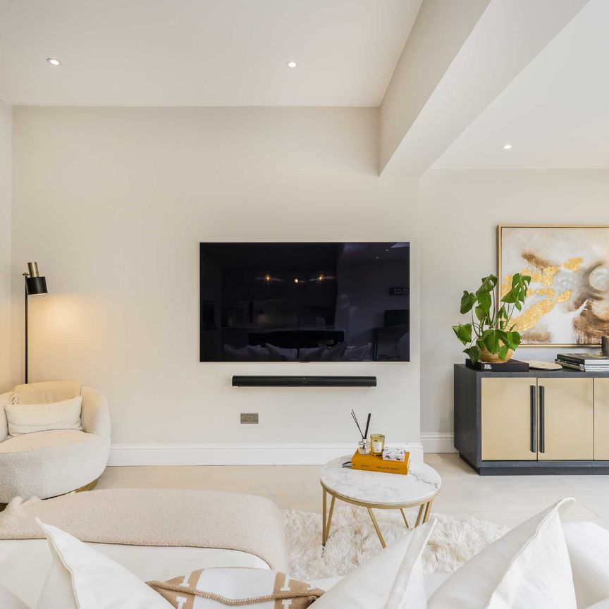 Oakwood Road, West Wimbledon, SW20, London - Photo 1