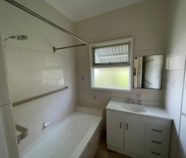 Three Bedroom Family Home - Photo 2