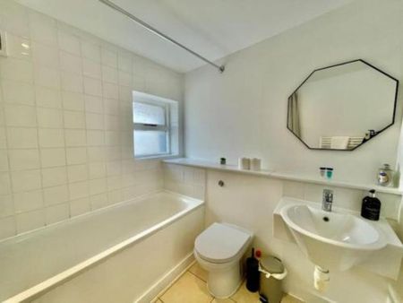 2 bedroom townhouse to rent - Photo 4