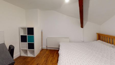 4 bedroom terraced house to rent - Photo 3