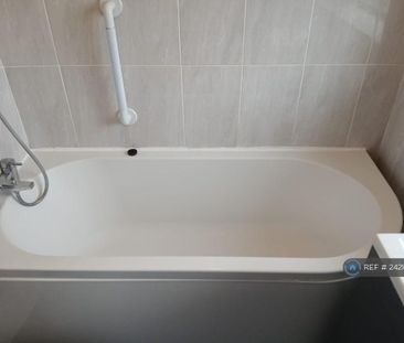 2 bedroom semi-detached house to rent - Photo 3