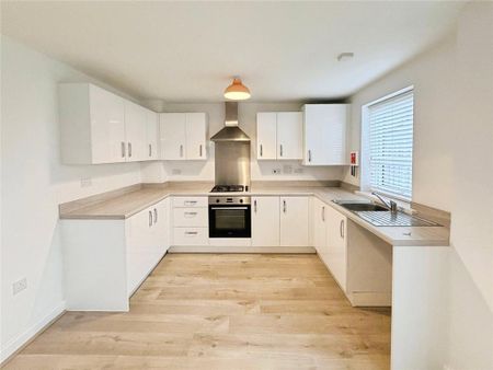 3 bedroom semi-detached house to rent - Photo 3