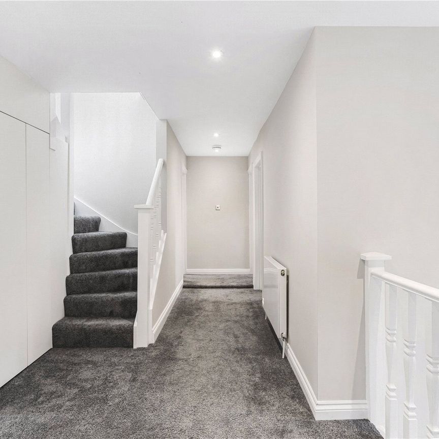 Parkgate Avenue, Hadley Wood - Photo 1