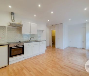 Studio to rent - Photo 3