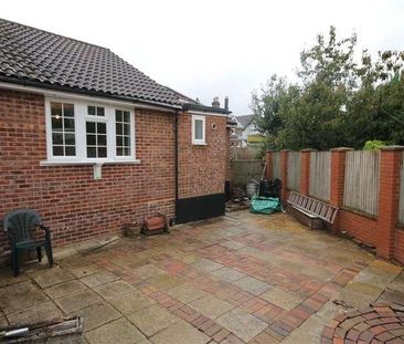 Chapel Road, Tadworth, Surrey, KT20 - Photo 1