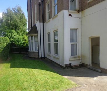 2 bedroom ground floor flat to rent - Photo 2