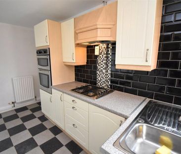 4 bedroom semi-detached house to rent - Photo 2