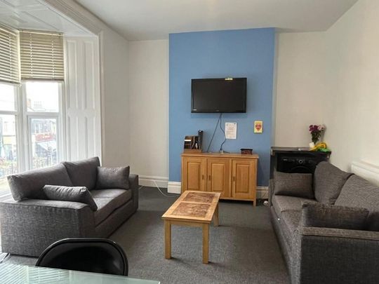 5 bedroom house of multiple occupation to rent - Photo 1