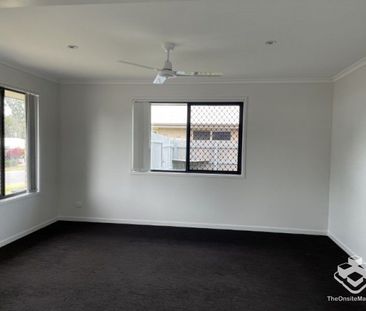 4 Bedroom 2 Bathroom 2 Car House - Photo 2