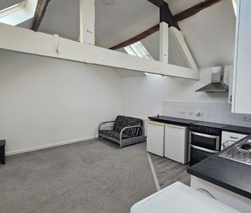 One bedroom flat - Photo 1