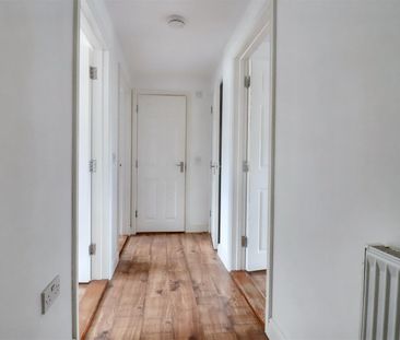 2 Bedroom Flat / Apartment to let - Photo 4