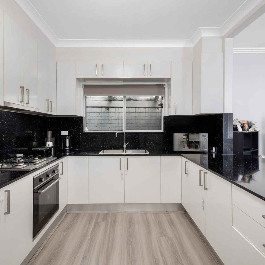 TWO BEDROOM GRANNY FLAT IN GREAT LOCATION - ALL BILLS INCLUDED!! - Photo 1