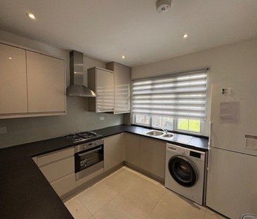 4 bedroom semi-detached house to rent - Photo 6