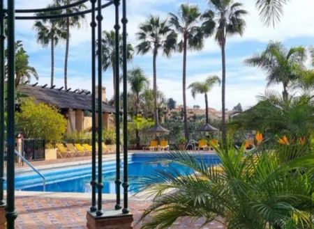 Alquiler de chalet adosado en Calle Río Miño - Photo 2