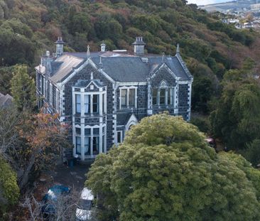 The Attic - Character 6 Bedroom Flat in Historic Building for 2026 - Photo 6