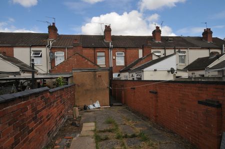 2 Bed Terraced House, Queen Marys Road, CV6 - Photo 2