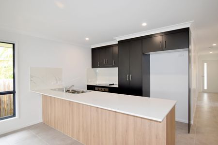 LOW MAINTENANCE FAMILY HOME IN NEW AUCKLAND - Photo 5