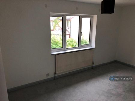 3 bedroom detached house to rent - Photo 2