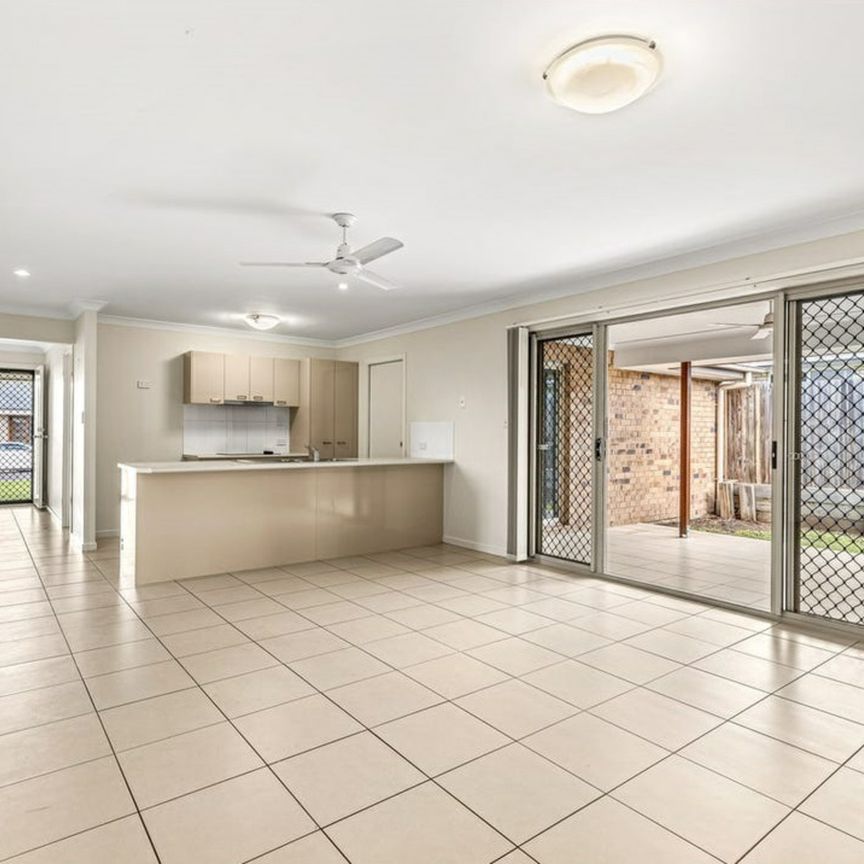 12 Lila Drive, COTSWOLD HILLS - Photo 1