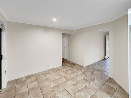 8 Dargie Avenue, 4301, Collingwood Park Qld - Photo 2