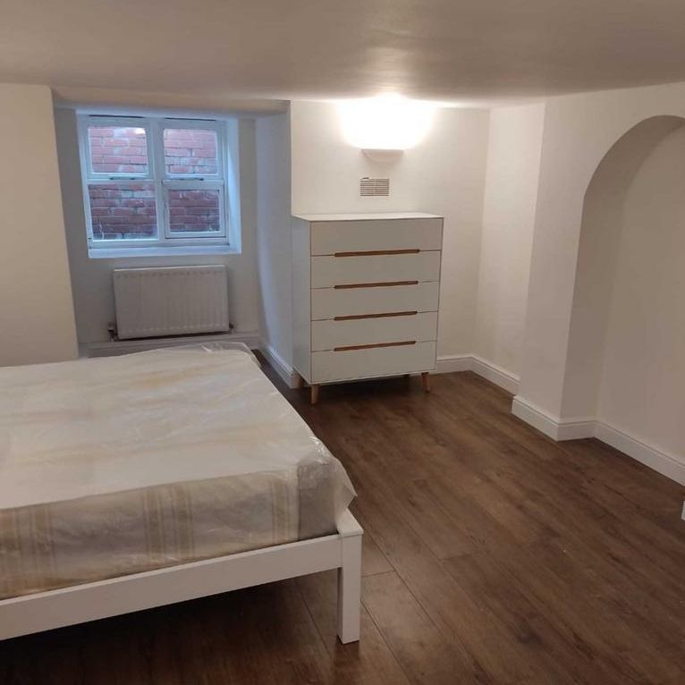 Studio to rent - Photo 1