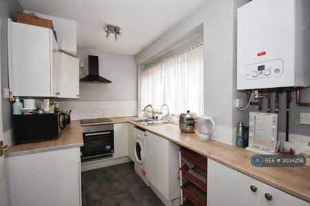 3 bedroom terraced house to rent - Photo 2
