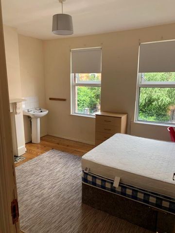 3 Rugby Parade, Belfast, BT7 1PT - Photo 2