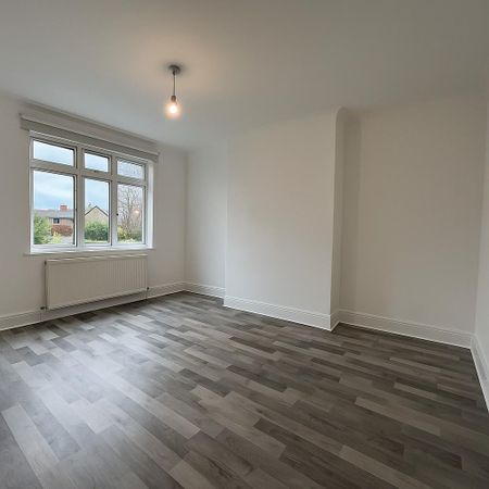 4 bedroom flat to rent - Photo 2