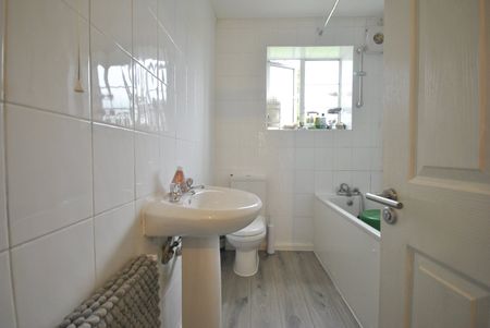 Amblecote Road, London, SE12 - Photo 3