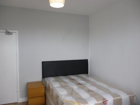 4 bedroom terraced house to rent - Photo 3