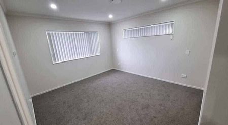 2 year old 3BR Townhouse in Glenview - Photo 3