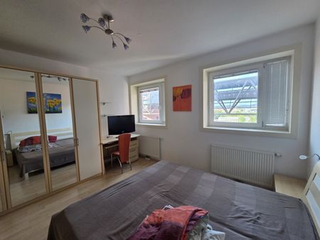 Hochwertig eingerichtete Wohnung mit französischem Balkon - Photo 2