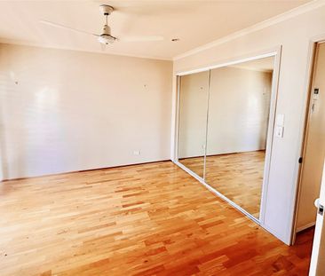 Beautiful Townhouse, Fantastic Location - Photo 3