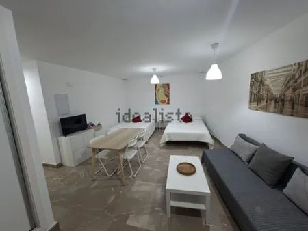 Alquiler de estudio en Calle Ventura Rodríguez - Photo 2