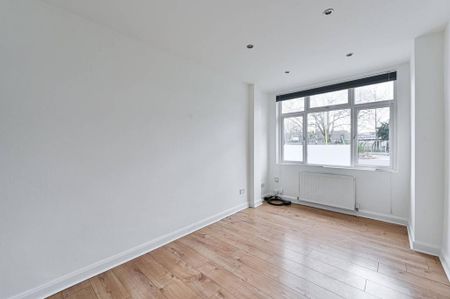 3 bedroom flat to rent - Photo 2