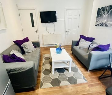 5 double Bedroom student house in a fantastic location - Photo 3