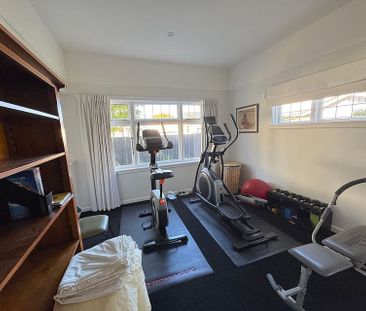 Very special home in highly sought after location - Photo 5