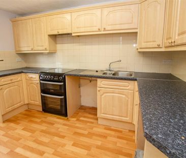 4 bedroom semi-detached house to rent - Photo 5