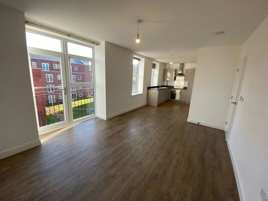 Flat to rent on - Photo 1