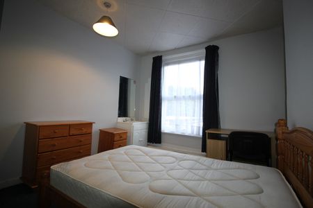 6 Bed Terraced House, Lodge Road, SO14 - Photo 3